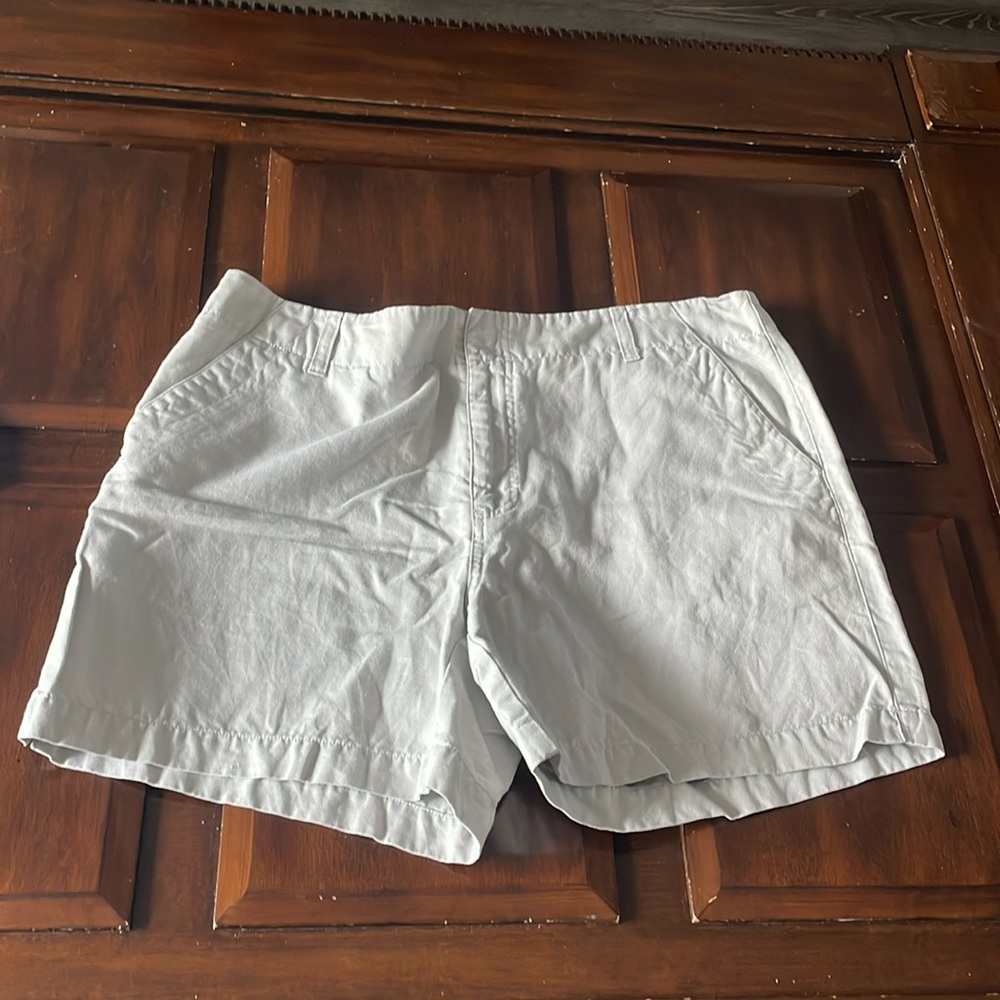 Women’s size 16 gap khakis gray shorts RN 54023